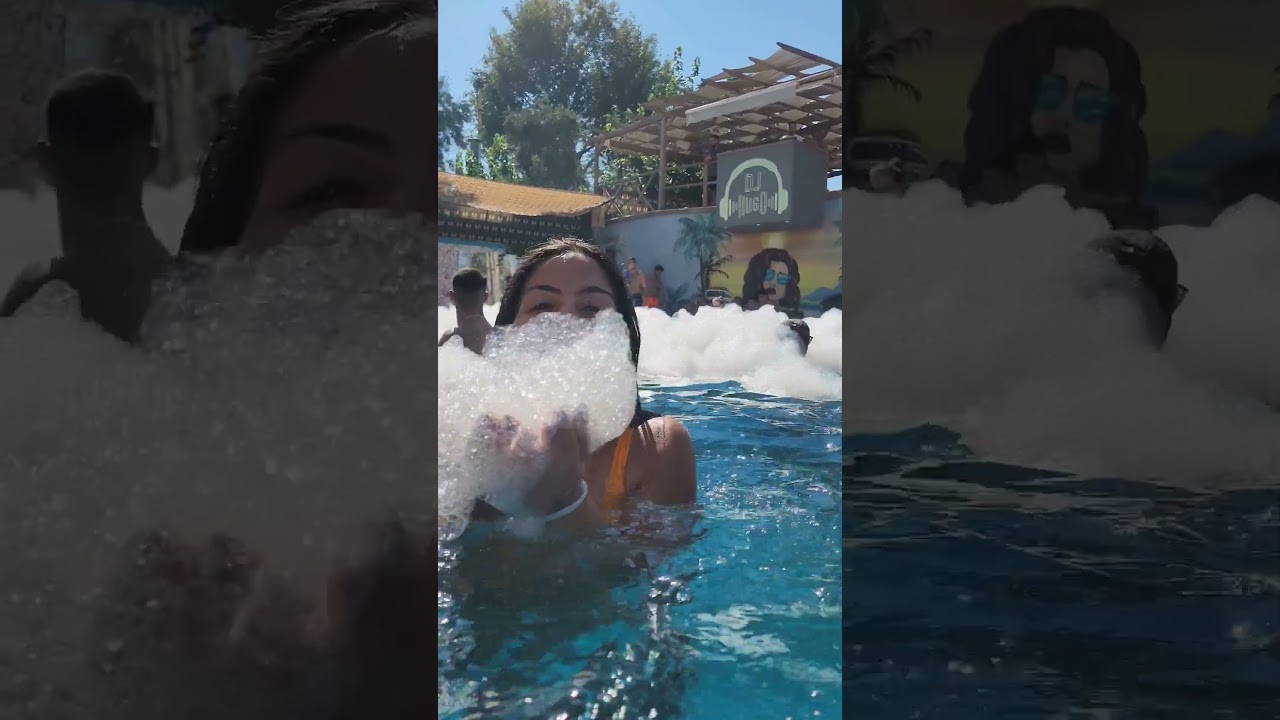 Foam party at the pool 😻😻 
