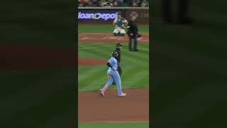 VLADIMIR GUERRERO JR. WITH HIS FIRST HOME RUN OF THE #ALCS!