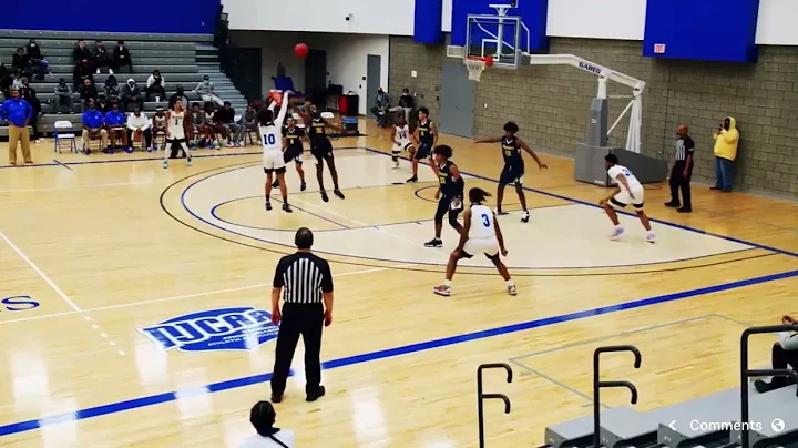 Cory Hicks #10, combo guard, Wayne County Communit...