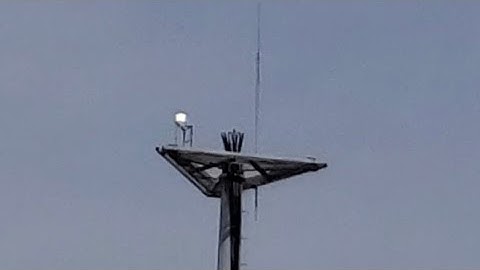 The 2nd Walmart tower beacon close up