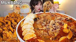 картинка: ASMR 🔥Острая говяжья малатан с хрустящей куриной кожей – Мукбанг