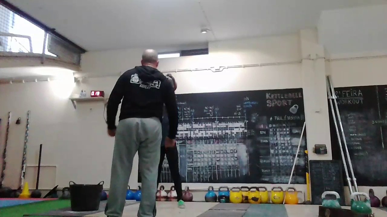 Portugal Kettlebell Club Renata fecha set 10' Snatch 12kg YouTube