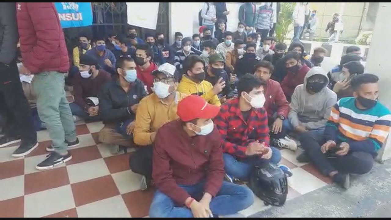 NSUI's protest in Jammu University continues for fourth day - YouTube
