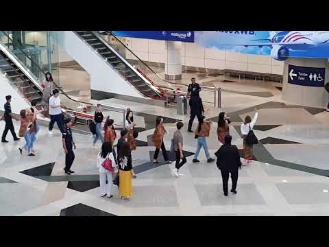 [4K] 180728 TWICE leaving Malaysia (KLIA airport)