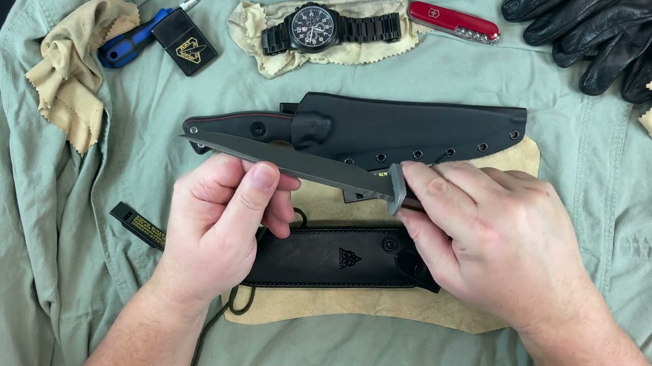 Výběr ze současné nabídky vojenských nožů pohledem majitele modré knížky .o)