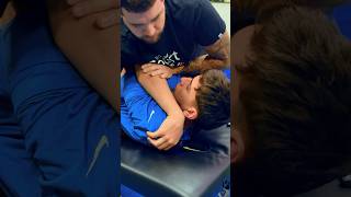 Una variante para dorsales ALTAS! #osteopatia #chiropractor #thrust #asmrcrack #asmr