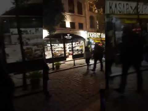 İstanbul Taksim sokak sanatçıları Klarnet Gitar BERİVANIM ve LEYLİM LEY