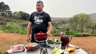 Preparación de un delicioso puchero de chíchares en familia autóctonos