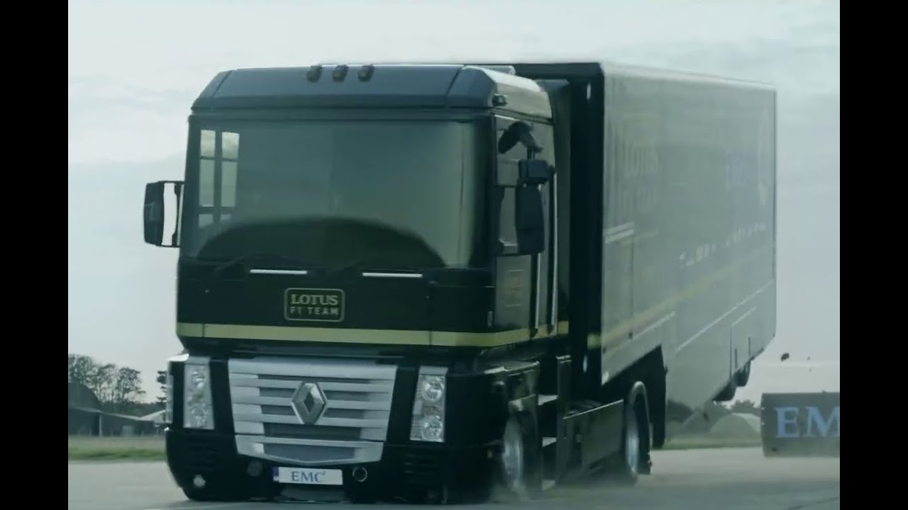 Renault Magnum VS Formula 1 - YouTube