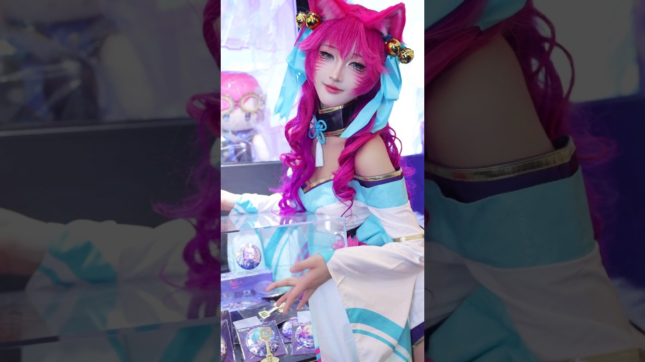 Stunning Ahri Cosplay from League of Legends