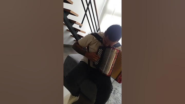 UNO DE NUESTROS ALUMNOS TOCANDO ''SI NO ME FALLA EL CORAZÓN'' (DE OMAR GELES)