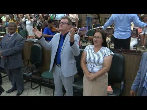 Louvor com a congregação.