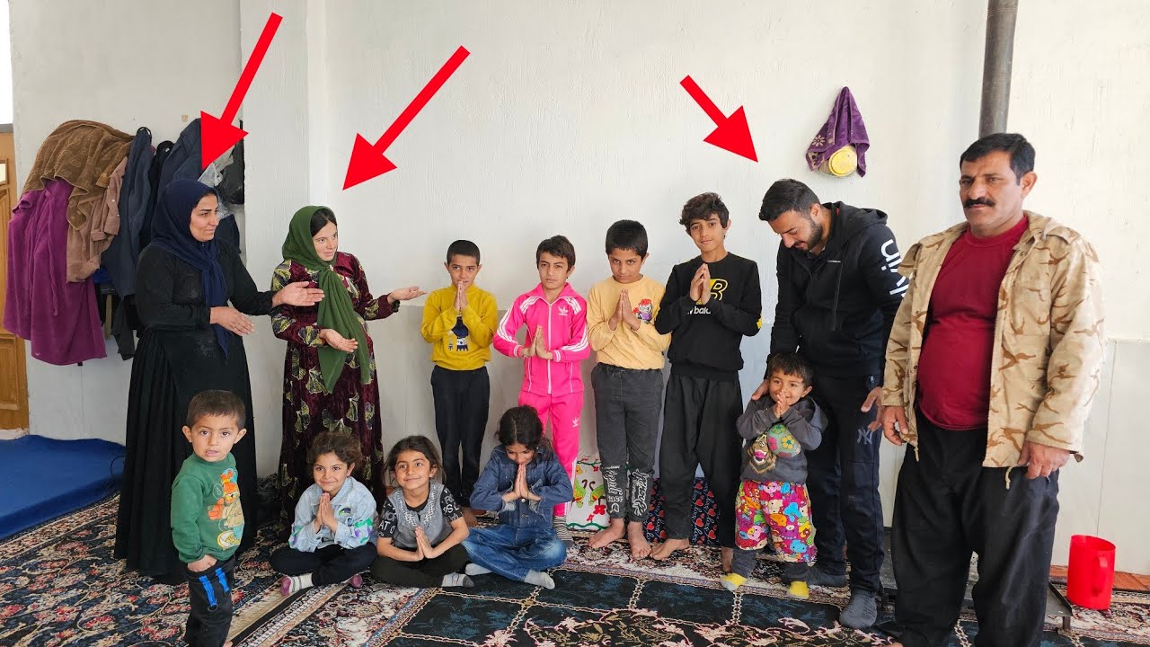 Пожертвования для Кобра; одежда, которая досталась детям деревни.