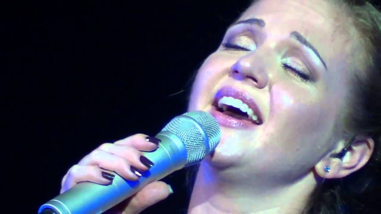 песня не ходи ты за мною хороший мой под гармонь. не ходи не ходи ты за мною хороший. марина девятова. не ходи не ходи ты за мною хороший. по тропе что снежком запорошена.