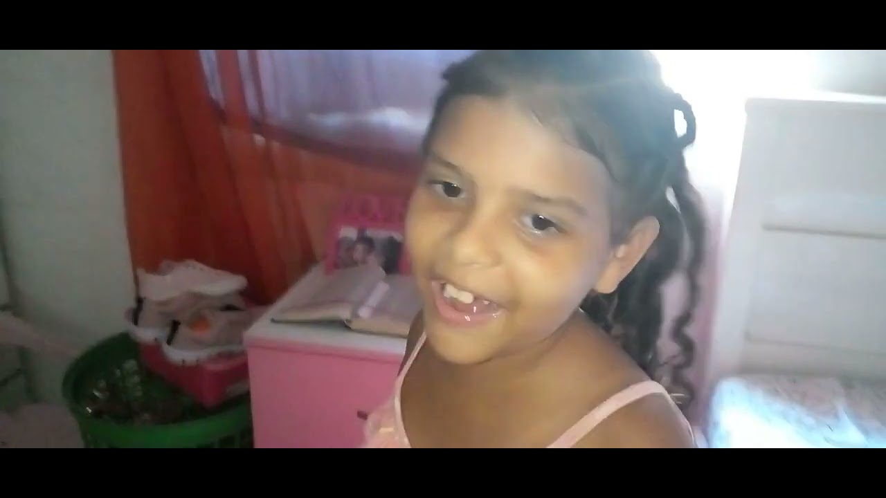 Brincando de boneca - YouTube
