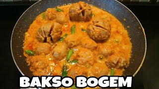ABUNDANT CHILIS, REALLY DEEP BAKSO BOGEM