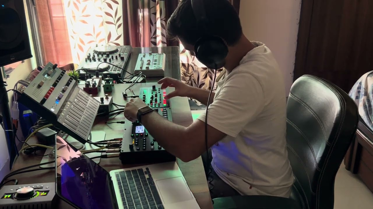 Techno Liveset w/ Octatrack Microfreak TR6S Timelime