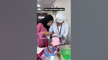 Sharp edges on whipped cream cake #whippedcream #creamicing #hkrbakingacademy #hkrshorts