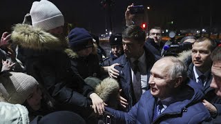 Путин провел совещание в Чувашии и встретился с местными жителями