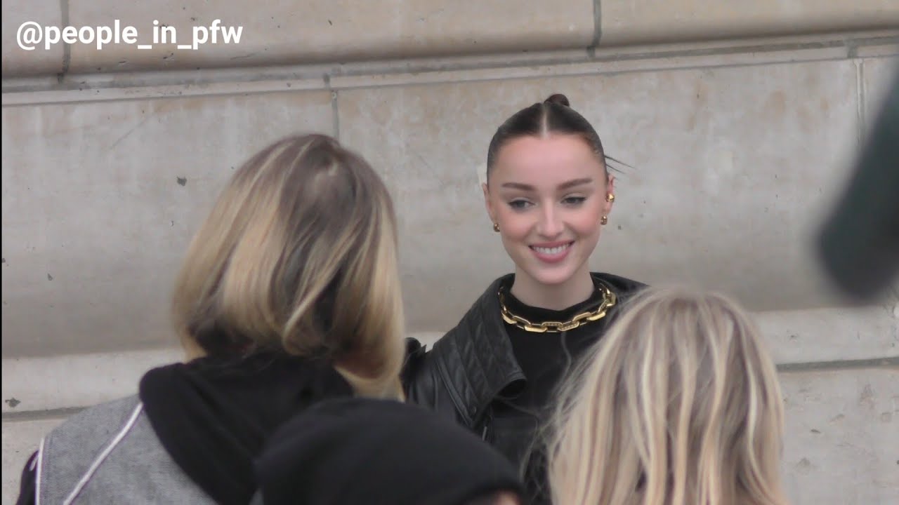 Phoebe Dynevor Louis Vuitton Fashion Show October 4, 2022 – Star Style