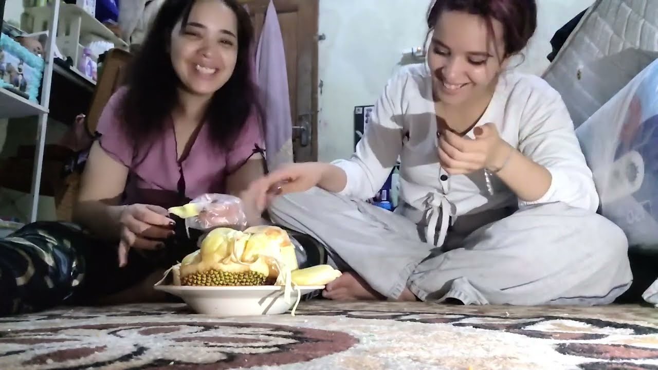 أغرب فاكهة أكلتها 🤢ميمكنش لموت ديال الضحك😂😂😂