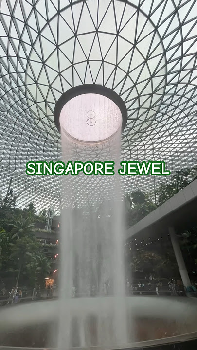 Little adventurer scoots into the heart of #Singapore Jewel 💙 #travelvlog