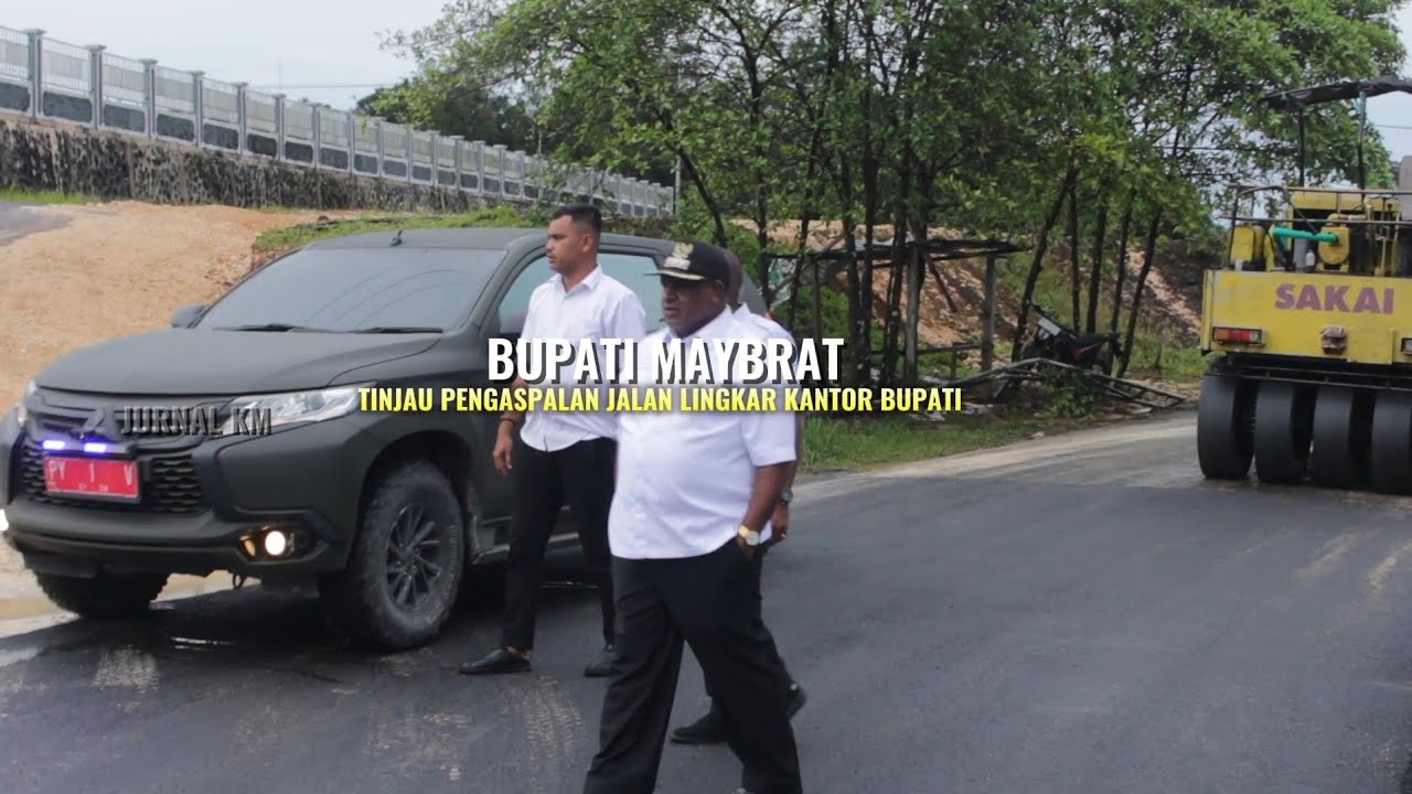 Bupati Maybrat Tinjau Pengaspalan Jalan Lingkar Kantor Bupati - Ainot