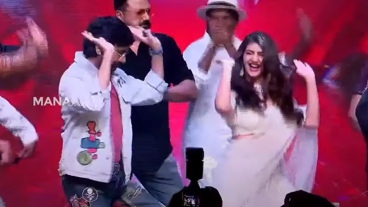 Ravi Teja and Sreeleela Superb Dance For Pulsar Bike Song On Stage ...