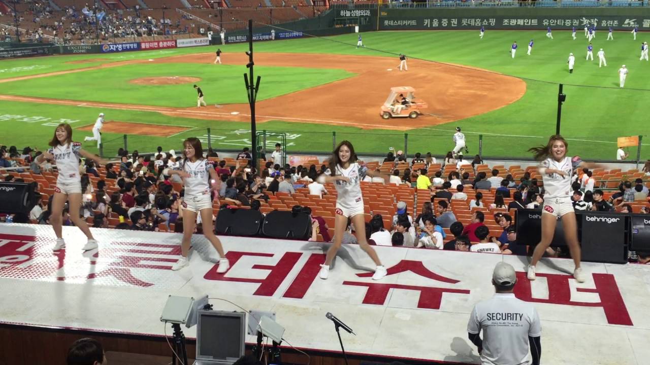 2016년 6월 28일 사직야구장 치어리더 라이트닝 공연