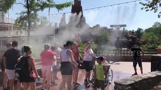 Families visiting Disneyland Paris cool down under water mist during European heatwave by Newsflare VIP 852 views 4 years ago 44 seconds