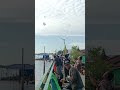 musuh narik di atas kepala kita seperti pesawat jet