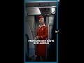 Begrüßung im Flugzeug = Profiling 👀✈️ | "Mein Körper. Meine Augen."