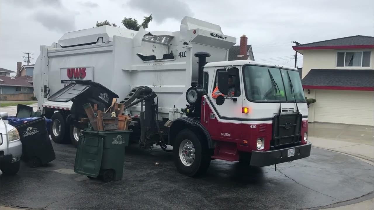 Universal waste systems McNeilus auto reach 410 on wet Friday rainy