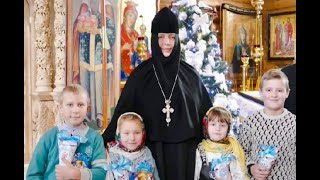 Приводьте діток до монастиря