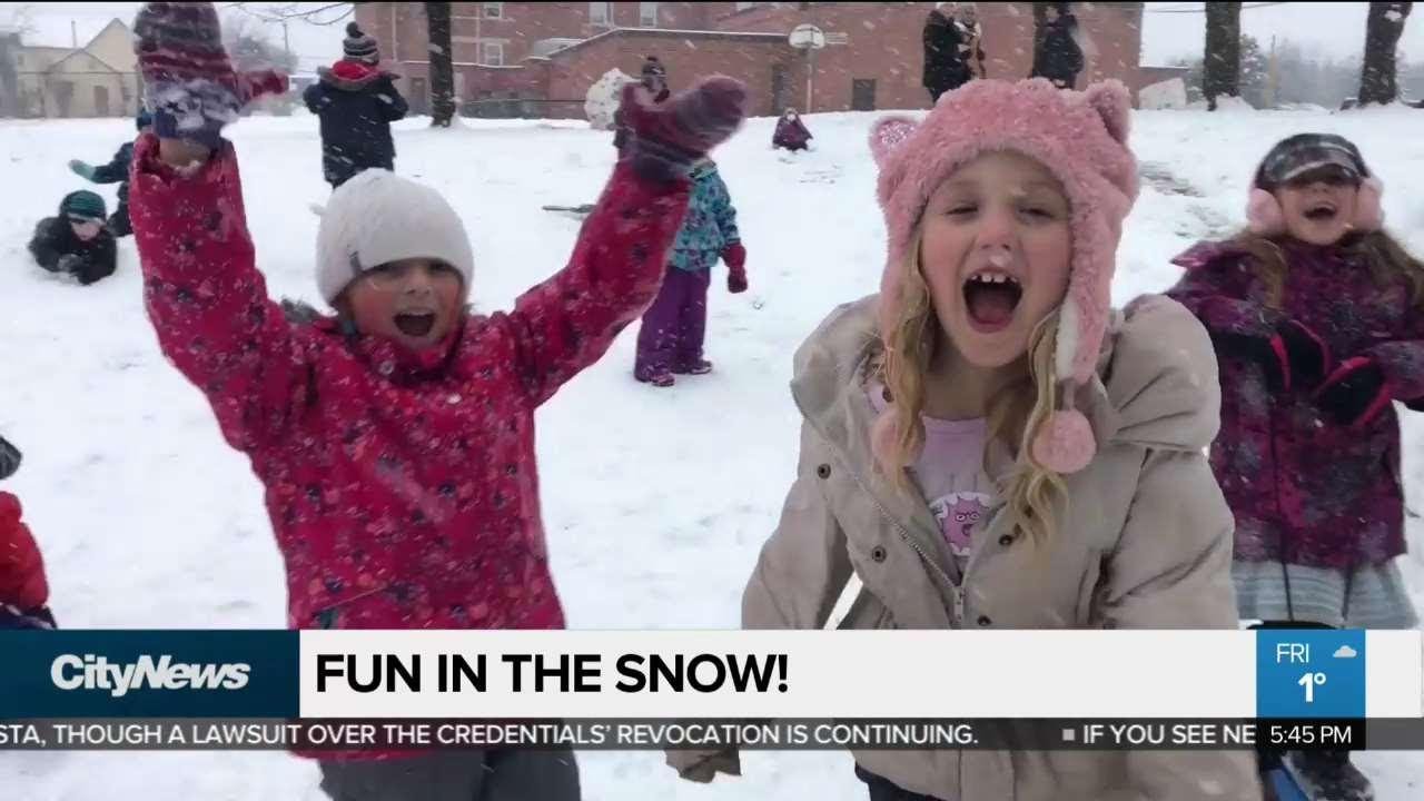 Kids enjoy first big snowfall of the season in Toronto - YouTube