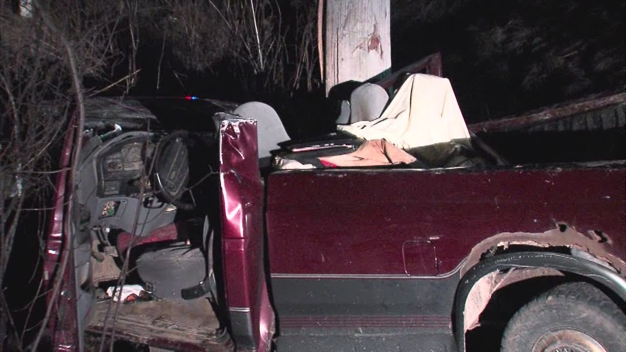 Truck hits pole in Springfield Township