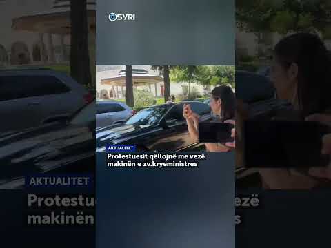 Protestuesit qëllojnë me vezë makinën e zv.kryeministres - SHORTS