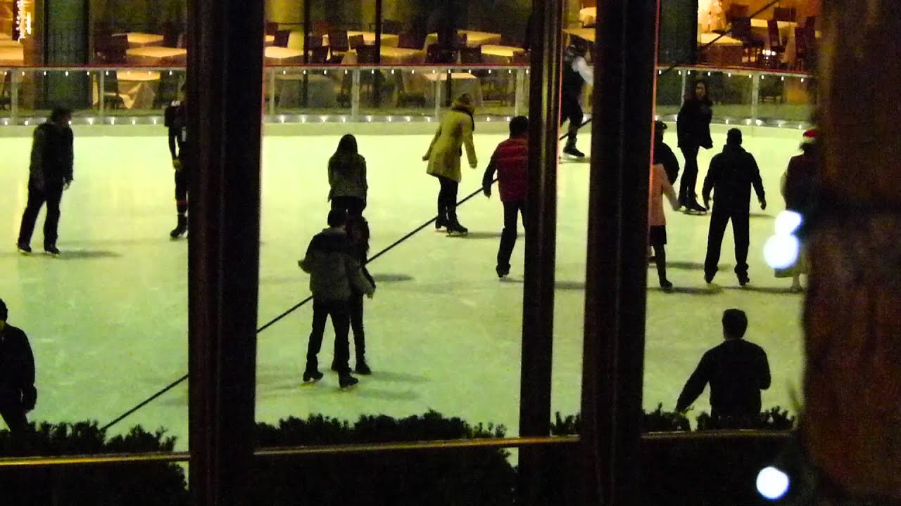 SNL cast Skating @ Rockefeller Center - YouTube