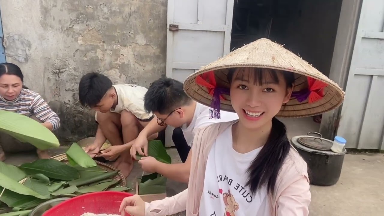 给丈母娘家里安装太阳能灯 第一次包越南粽子是怎么样的体验呢