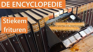 Frituren in een omgebouwde encyclopedie (Deep Frying in an Encyclopedia)