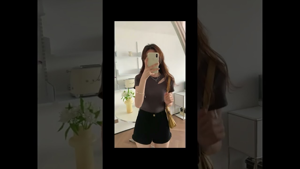 Steal the Spotlight with Our Sexy Shoulder Cut-Out T-Shirt! 😍