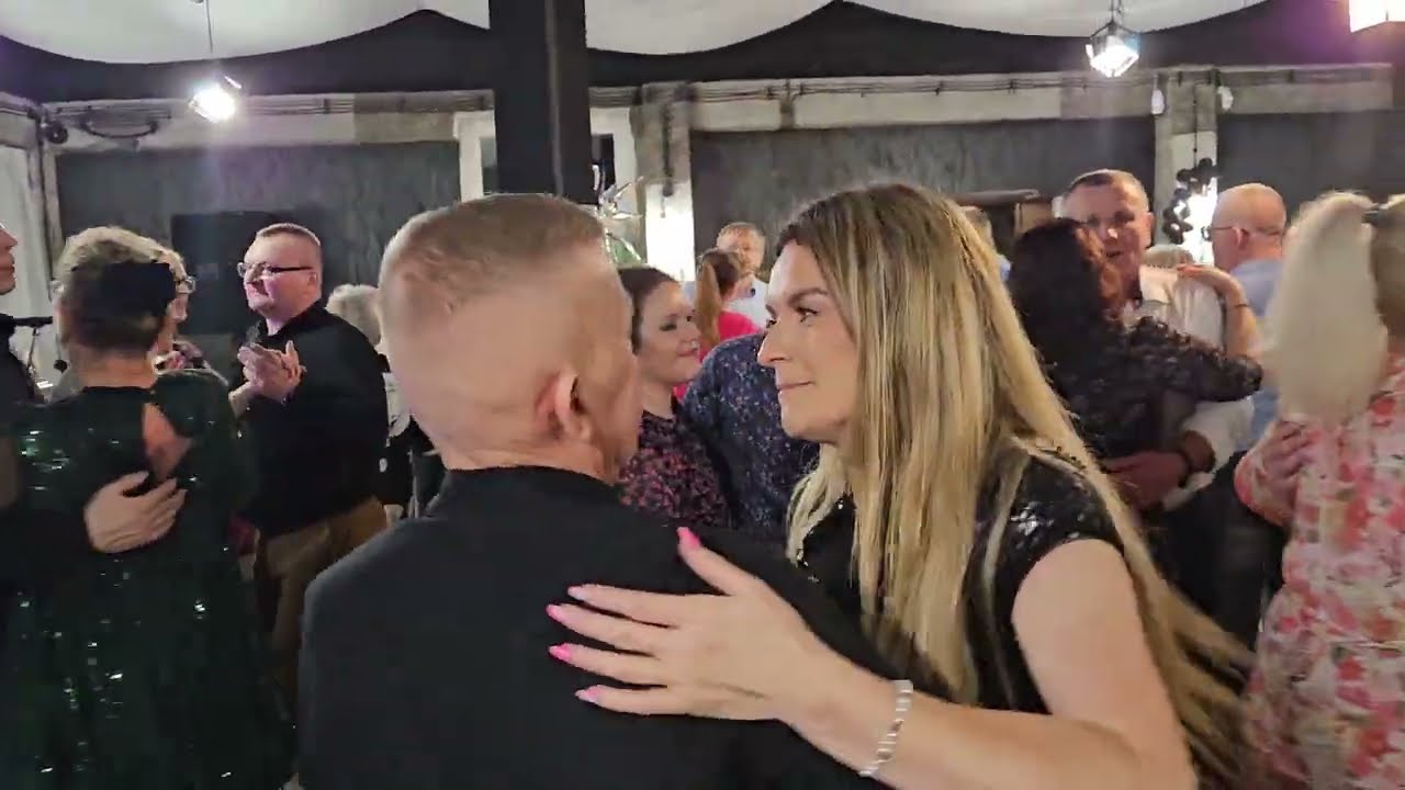 22 listopada 2025 JACEK ma Piękną ŻONĘ i wspaniałą TANCERKĘ miło POPATRZEĆ jak się BAWIĄ w TACZOWIE 