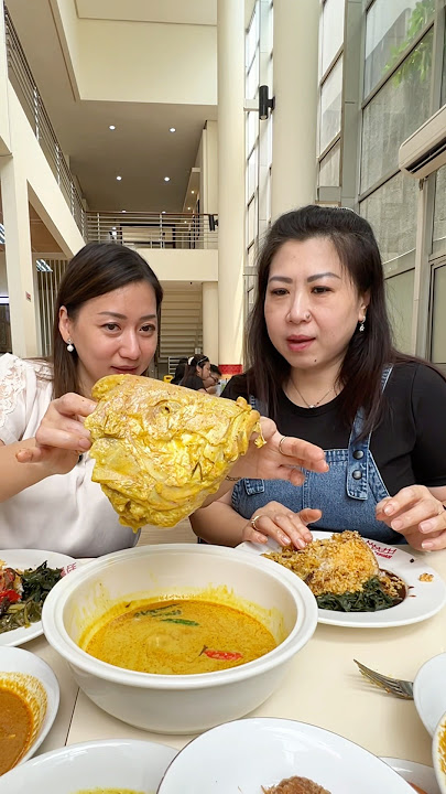 TRACTOR BESTIE2 EATING PADANG NICE.. YOU'RE SURE TO BE SATISFIED