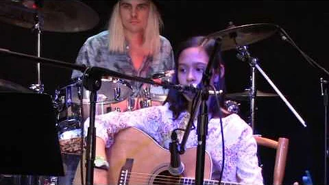 Kylie Davidson performs Love - Danman Kids Concert...
