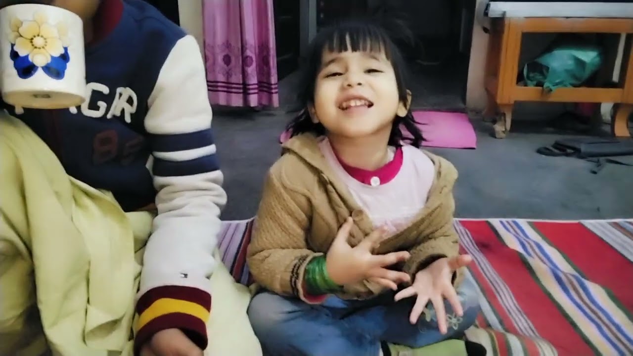 Haya Pakode Kha Rahi Hai 😋 | Cute Snacking Time