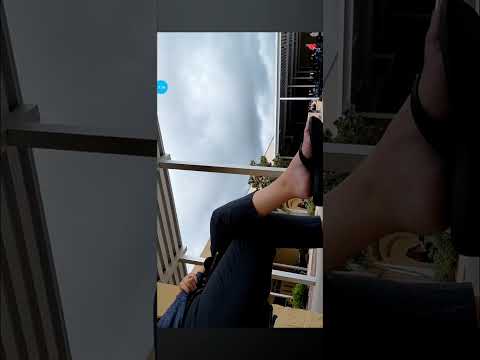 Mrs dean sexy feet. No movement but great feet in flip flops during lunch.