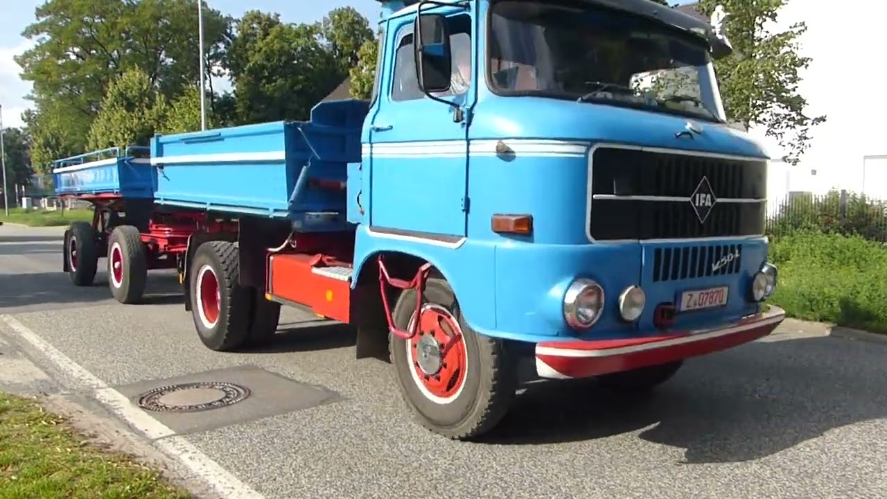 IFA Treffen Ludwigsfelde 2025 IFA W 50 in verschiedenen Varianten fahren vorbei