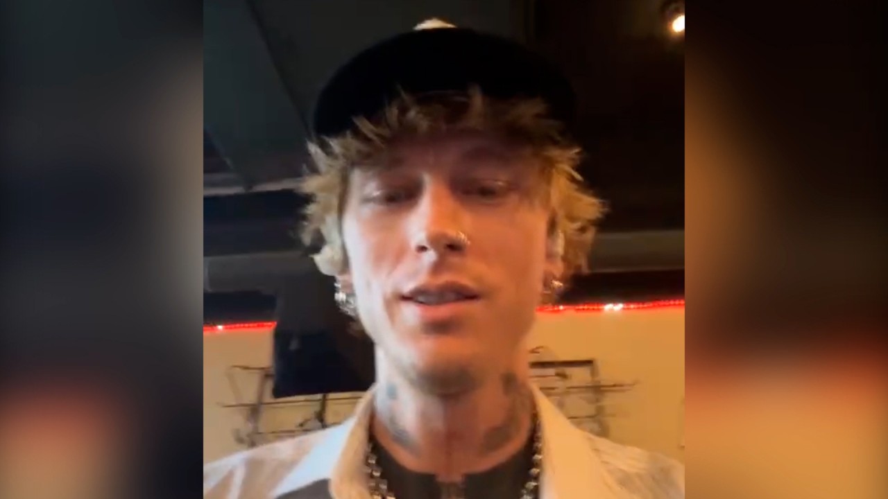 mgk исполняет «goddamn» на неожиданном поп-ап шоу в Индианаполисе | Instagram Live | 12 августа 2...