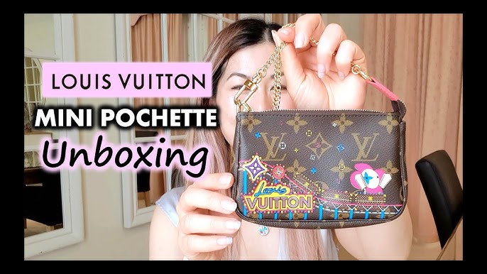 LOUIS VUITTON Christmas Animation Pochette Damier Azur Accessoires Pou