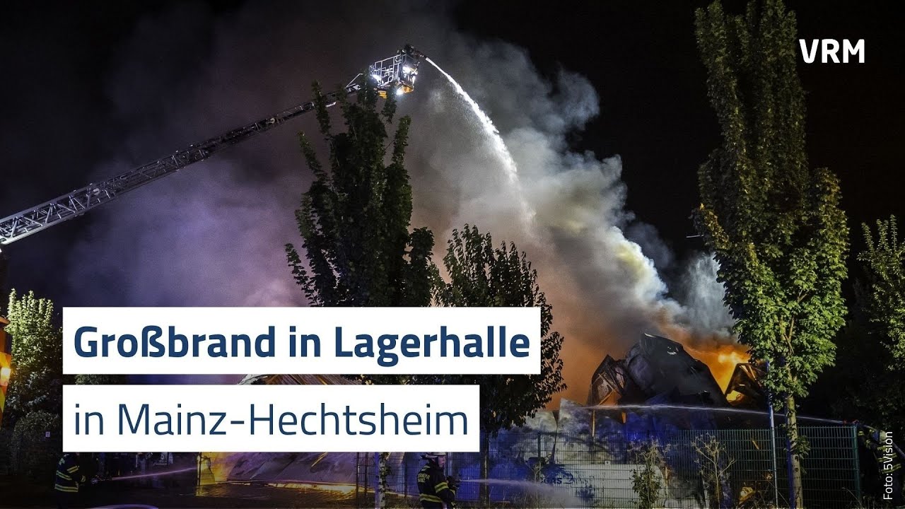 Großbrand in Lagerhalle in Hechtsheim